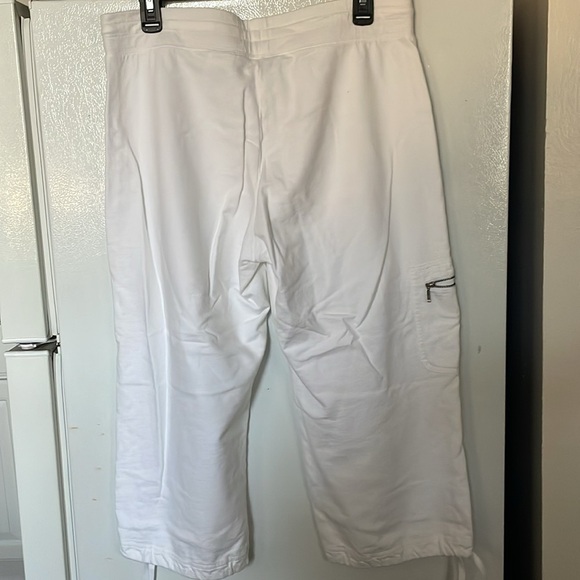Eddie Bauer Medium White 100% Cotton Capris - Picture 6 of 6